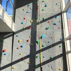 Mur d’escalade en relief (panneaux de fibre de verre)
